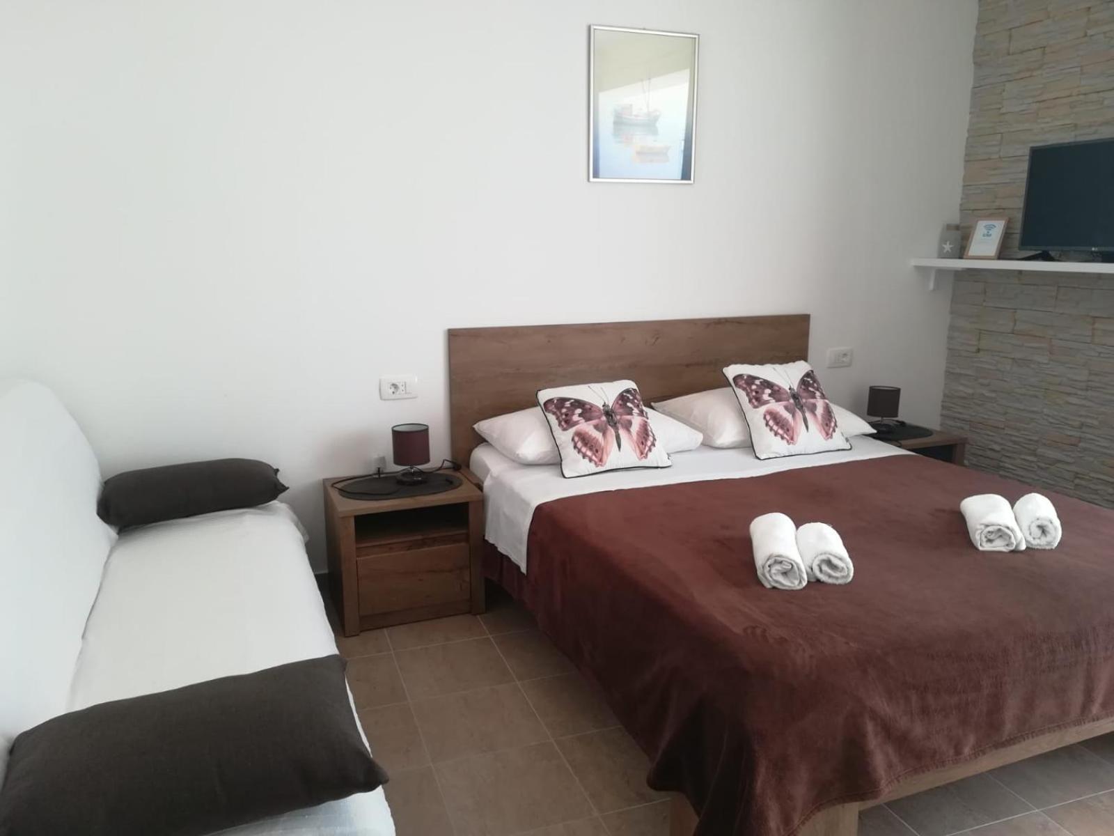Apartmani “Krešimir” 奥米什 外观 照片